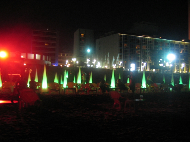 The beach had different restaurants and bars
